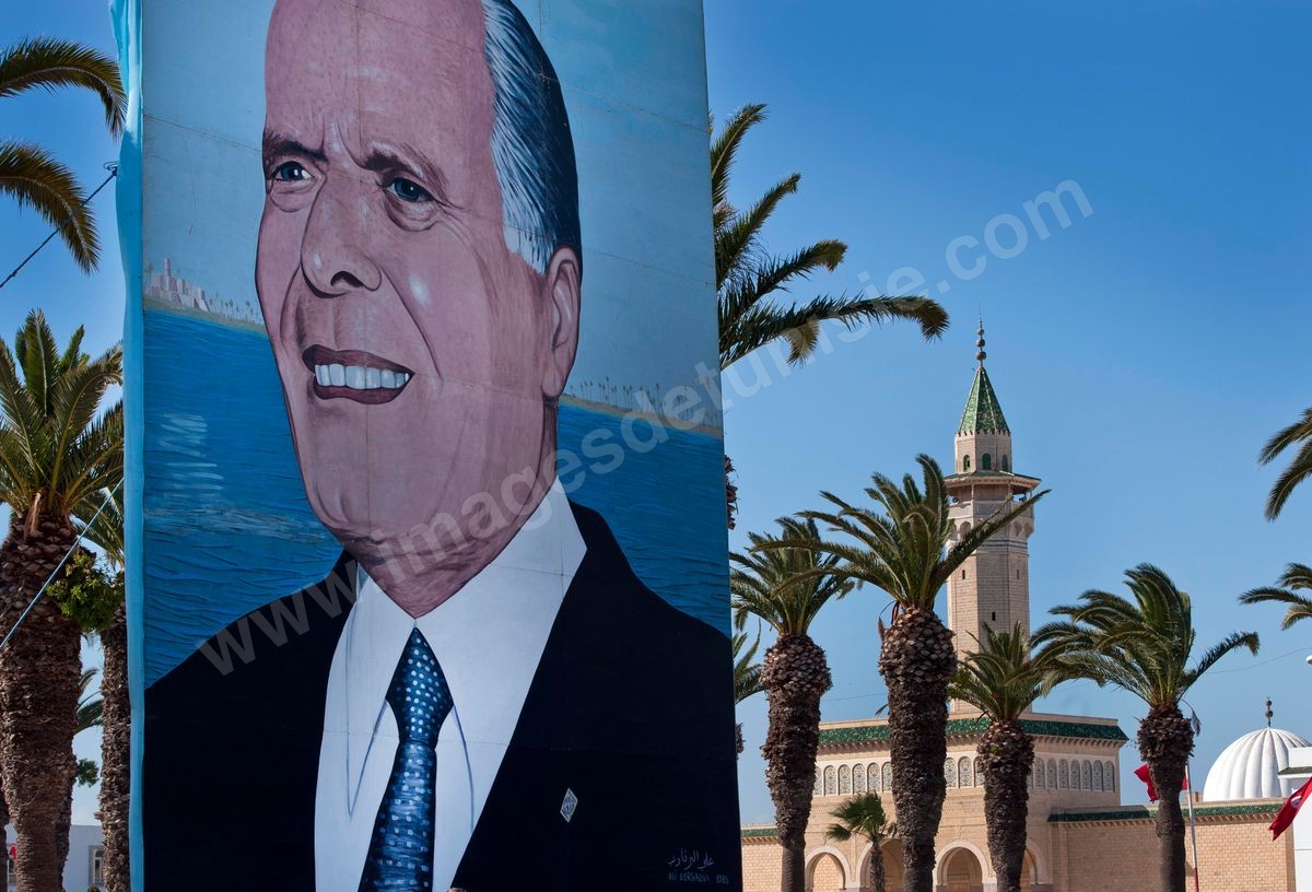 M01-450 Commémoration mort Habib Bourguiba 06042011