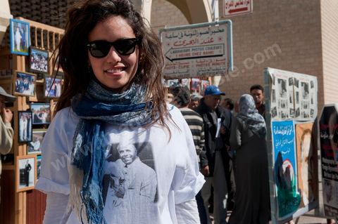 Au centre ville de Monastir le photographe Bahri Soussi expose ses photos de Habib Bourguiba lors de la Commémoration du 11ème anniversaire de Habib Bourguiba, le père de la Nation, au mausolée Habib Bourguiba à Monastir le 6 avril 2011
