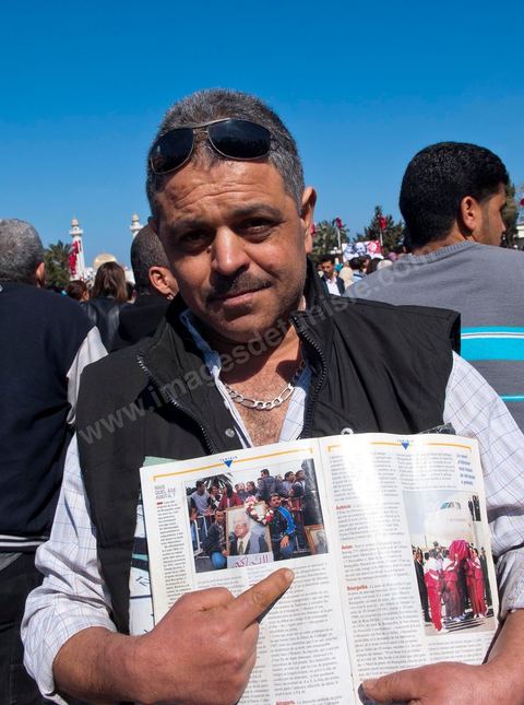 Présent lors de l'enterrement de Habib Bourguiba, pour preuve sa photo publiée dasn Jeune Farique, ce monastirienn revient chaque année à la même date rendre hommage au "Père de la Nation". Commémoration du 11ème anniversaire de Habib Bourguiba, le père de la Nation, au mausolée Habib Bourguiba à Monastir le 6 avril 2011