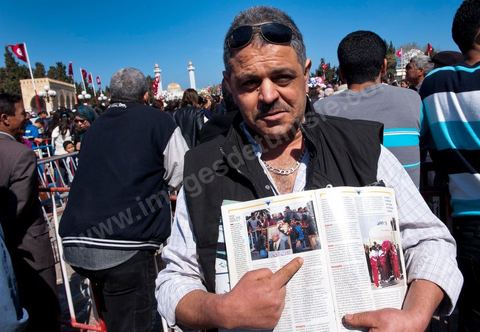 Présent lors de l'enterrement de Habib Bourguiba, pour preuve sa photo publiée dasn Jeune Farique, ce monastirienn revient chaque année à la même date rendre hommage au "Père de la Nation". Commémoration du 11ème anniversaire de Habib Bourguiba, le père de la Nation, au mausolée Habib Bourguiba à Monastir le 6 avril 2011