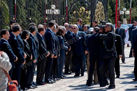Arrivée du Général Rachid Ammar au mausolée Habib Bourguiba puis salue à l'ensemble des membres du gouvernement provisoire lors de la Commémoration du 11ème anniversaire de Habib Bourguiba, le père de la Nation, au mausolée Habib Bourguiba à Monastir le 6 avril 2011