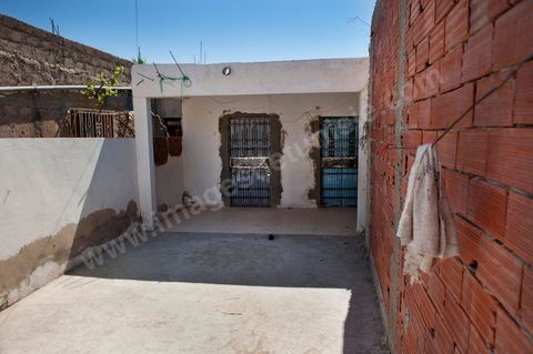 La maison de la famille de Mohamed Bouazizi quartier Cité Nour à Sidi Bouzid, Fermée depuis le départ de la famille à Tunis.