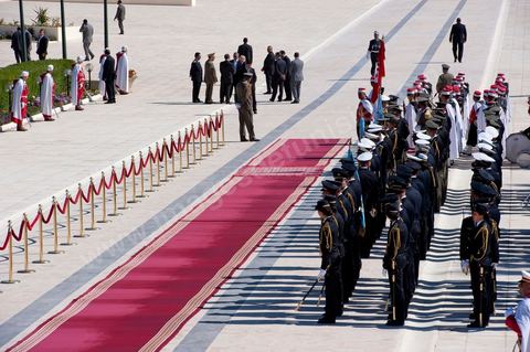 A ceremony was held on Saturday morning at the Séjoumi Martyrs’ Square to commemorate the events of April 9, 1938.Presided over by Mr. Foued Mebazaa, Acting President of the Republic, this ceremony served as an opportunity to pay tribute to all those who sacrificed themselves for the independence and sovereignty of the homeland.Mr. Foued Mebazaa saluted the flag as the national anthem played and reviewed a detachment from the three branches of the armed forces that rendered him honors.He then laid a wreath at the foot of the Martyrs’ Memorial before reciting the Fatiha in their memory.The ceremony was attended by all members of the Provisional Government, including, first and foremost, the Prime Minister, the Mufti of the Republic, and several high-ranking officers of the National Army.

