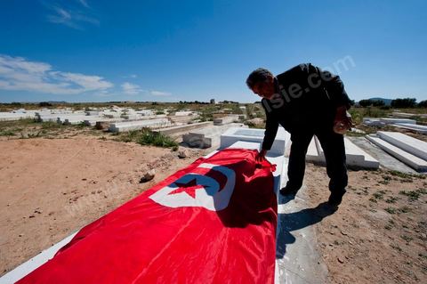 Cimetière et tombe de Mohamed Bouazizi près de Sidi Bouzid