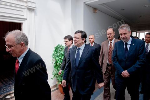 José Manuel Barroso met with Mr. Foued Mbazaa, Tunisia’s interim president, at the Presidential Palace in Carthage during his visit to Tunisia on Tuesday, April 12, 2011. He traveled to Tunis to lay the groundwork for cooperation “contingent” upon halting illegal immigration to Europe and to support Tunisia’s political and democratic progress since the Revolution.