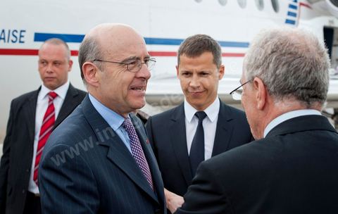 January 20, 2011: Upon arrival at the airport, Juppé was greeted by Mr. Mohamed Mouldi Kefi, his Tunisian counterpart, during the visit to Tunisia by Mr. Alain Juppé, French Minister of Foreign Affairs.