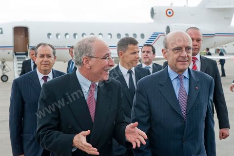 January 20, 2011: Upon arrival at the airport, Juppé was greeted by Mr. Mohamed Mouldi Kefi, his Tunisian counterpart, during the visit to Tunisia by Mr. Alain Juppé, French Minister of Foreign Affairs.