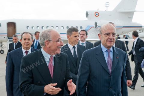 January 20, 2011: Upon arrival at the airport, Juppé was greeted by Mr. Mohamed Mouldi Kefi, his Tunisian counterpart, during the visit to Tunisia by Mr. Alain Juppé, French Minister of Foreign Affairs.
