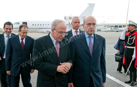 January 20, 2011: Upon arrival at the airport, Juppé was greeted by Mr. Mohamed Mouldi Kefi, his Tunisian counterpart, during the visit to Tunisia by Mr. Alain Juppé, French Minister of Foreign Affairs.