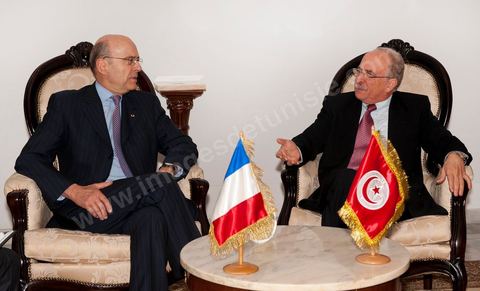January 20, 2011: Upon arrival at the airport, Juppé was greeted by Mr. Mohamed Mouldi Kefi, his Tunisian counterpart, during the visit to Tunisia by Mr. Alain Juppé, French Minister of Foreign Affairs.