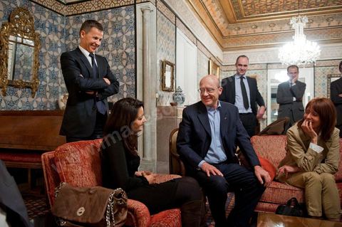 20 janvier 2011 : Dans les salons de la Résidence de l'Ambassade de France, Rencontre de Alain Juppé avec les bloggueurs de la révolution tunisienne lors de la Visite de M. Alain Juppé, Ministre des Affraires Etrangères Français, en Tunisie.