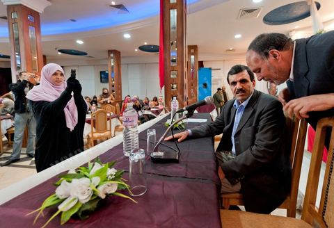 23 avril 2011 : Arrivée de Ali Lariedh au Meeting d'Ennahdha dans une salle des fêtes du Kram organisé par la section locale du Kram du parti. Meeting avec la présence et l'intervention de Ali Lariedh, Président du Bureau Executif du parti Ennahdha