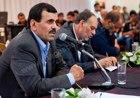 23 avril 2011 : Pendant l'intervention de Ali Lariedh au Meeting d'Ennahdha dans une salle des fêtes du Kram organisé par la section locale du Kram du parti. Meeting avec la présence et l'intervention de Ali Lariedh, Président du Bureau Executif du parti Ennahdha