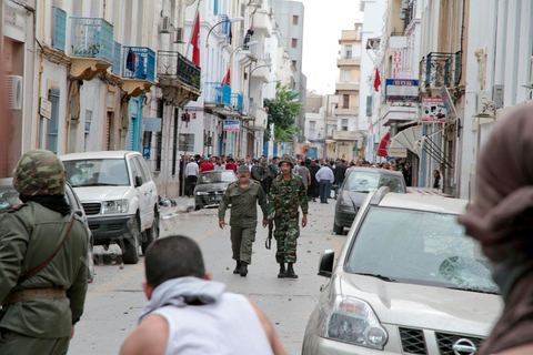 May 7, 2011: Clashes broke out between protesters and police near the main train station in Tunis, on Barcelona Square, with the army attempting to calm both sides. Police fired tear gas and warning shots at the protesters.