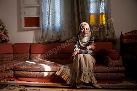 May 18, 2011: Meeting in Meknassy at her parents’ home with Fadia Hamdi, the municipal police officer who confiscated Mohamed Bouazizi’s fruits, vegetables, and scale on December 17, 2010, and who was imprisoned for four months on charges of slapping Mohamed Bouazizi; She went on a one-month hunger strike in prison before being acquitted and released on April 17, 2011.