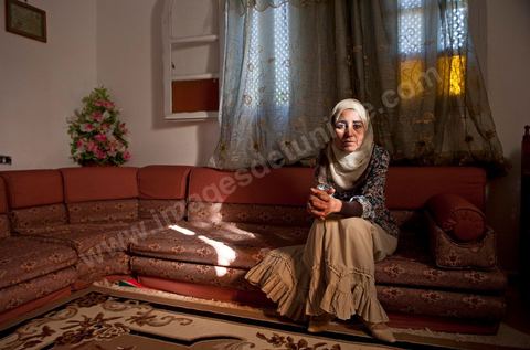 May 18, 2011: Meeting in Meknassy at her parents’ home with Fadia Hamdi, the municipal police officer who confiscated Mohamed Bouazizi’s fruits, vegetables, and scale on December 17, 2010, and who was imprisoned for four months on charges of slapping Mohamed Bouazizi; She went on a one-month hunger strike in prison before being acquitted and released on April 17, 2011.