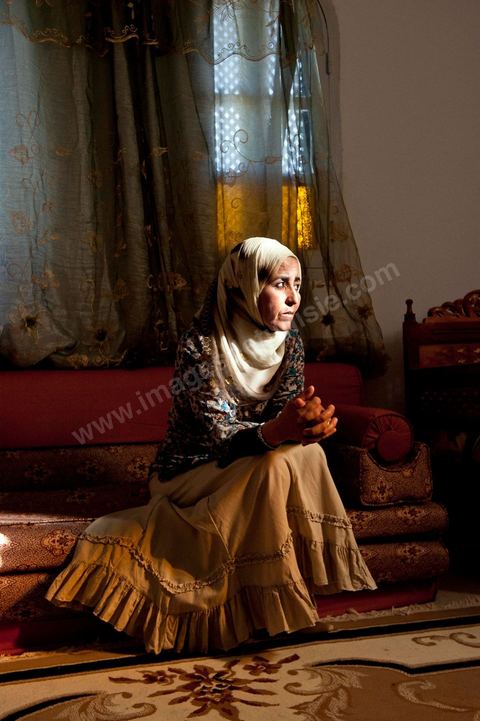 May 18, 2011: Meeting in Meknassy at her parents’ home with Fadia Hamdi, the municipal police officer who confiscated Mohamed Bouazizi’s fruits, vegetables, and scale on December 17, 2010, and who was imprisoned for four months on charges of slapping Mohamed Bouazizi; She went on a one-month hunger strike in prison before being acquitted and released on April 17, 2011.