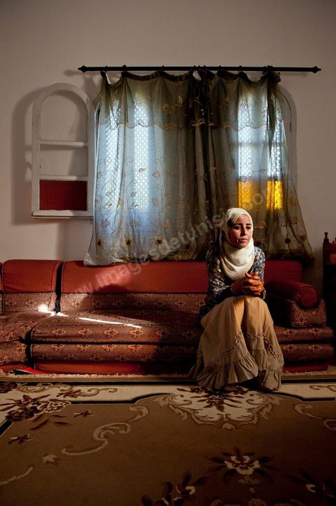 May 18, 2011: Meeting in Meknassy at her parents’ home with Fadia Hamdi, the municipal police officer who confiscated Mohamed Bouazizi’s fruits, vegetables, and scale on December 17, 2010, and who was imprisoned for four months on charges of slapping Mohamed Bouazizi; She went on a one-month hunger strike in prison before being acquitted and released on April 17, 2011.