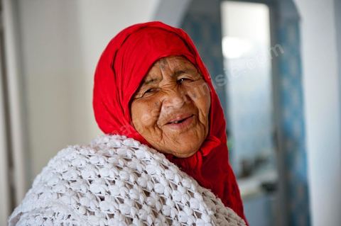 May 18, 2011: Fadia Hamdi’s mother during a meeting in Meknassy at her parents’ home with Fadia Hamdi, the municipal police officer who confiscated Mohamed Bouazizi’s fruits, vegetables, and scale on December 17, 2010, and who was imprisoned for four months on charges of slapping Mohamed Bouazizi; She went on a one-month hunger strike in prison before being acquitted and released on April 17, 2011.