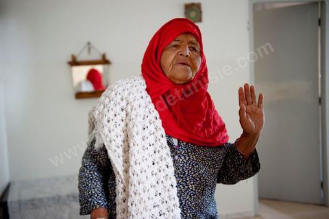 May 18, 2011: Fadia Hamdi’s mother during a meeting in Meknassy at her parents’ home with Fadia Hamdi, the municipal police officer who confiscated Mohamed Bouazizi’s fruits, vegetables, and scale on December 17, 2010, and who was imprisoned for four months on charges of slapping Mohamed Bouazizi; She went on a one-month hunger strike in prison before being acquitted and released on April 17, 2011.