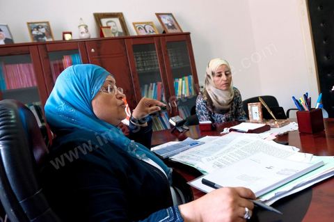 May 18, 2011: Meeting in Meknassy with Fadia Hamdi at her lawyer’s office. Fadia Hamdi is the municipal police officer who confiscated Mohamed Bouazizi’s fruits, vegetables, and scale on December 17, 2010, and who was imprisoned for four months on charges of slapping Mohamed Bouazizi; She went on a one-month hunger strike in prison before being acquitted and released on April 17, 2011.