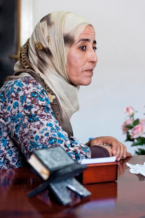 May 18, 2011: Meeting in Meknassy with Fadia Hamdi at her lawyer’s office. Fadia Hamdi is the municipal police officer who confiscated Mohamed Bouazizi’s fruits, vegetables, and scale on December 17, 2010, and who was imprisoned for four months on charges of slapping Mohamed Bouazizi; She went on a one-month hunger strike in prison before being acquitted and released on April 17, 2011.