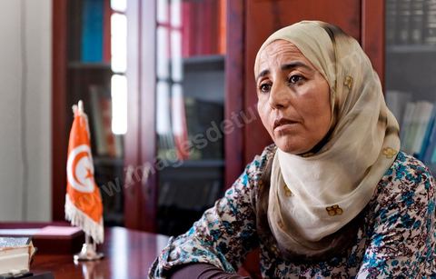 May 18, 2011: Meeting in Meknassy with Fadia Hamdi at her lawyer’s office. Fadia Hamdi is the municipal police officer who confiscated Mohamed Bouazizi’s fruits, vegetables, and scale on December 17, 2010, and who was imprisoned for four months on charges of slapping Mohamed Bouazizi; She went on a one-month hunger strike in prison before being acquitted and released on April 17, 2011.