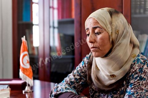 May 18, 2011: Meeting in Meknassy with Fadia Hamdi at her lawyer’s office. Fadia Hamdi is the municipal police officer who confiscated Mohamed Bouazizi’s fruits, vegetables, and scale on December 17, 2010, and who was imprisoned for four months on charges of slapping Mohamed Bouazizi; She went on a one-month hunger strike in prison before being acquitted and released on April 17, 2011.