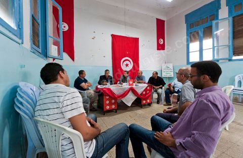 Dans l'ancien siège du RCD, ex parti de Ben Ali, cellule de Hammam Lif, réunion du comité de la protection de la Révolution tenu majoritairement par des membres du parti Ennahdha