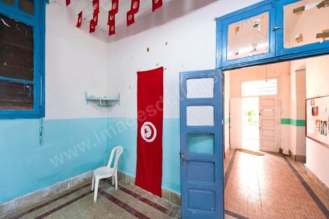 Dans l'ancien siège du RCD, ex parti de Ben Ali, cellule de Hammam Lif, réunion du comité de la protection de la Révolution tenu majoritairement par des membres du parti Ennahdha