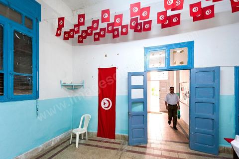Dans l'ancien siège du RCD, ex parti de Ben Ali, cellule de Hammam Lif, réunion du comité de la protection de la Révolution tenu majoritairement par des membres du parti Ennahdha
