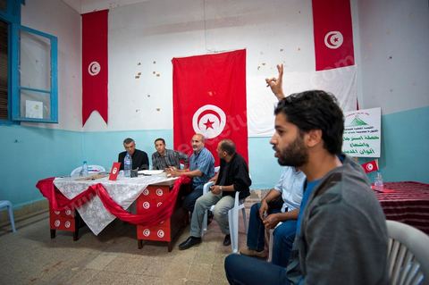 Dans l'ancien siège du RCD, ex parti de Ben Ali, cellule de Hammam Lif, réunion du comité de la protection de la Révolution tenu majoritairement par des membres du parti Ennahdha