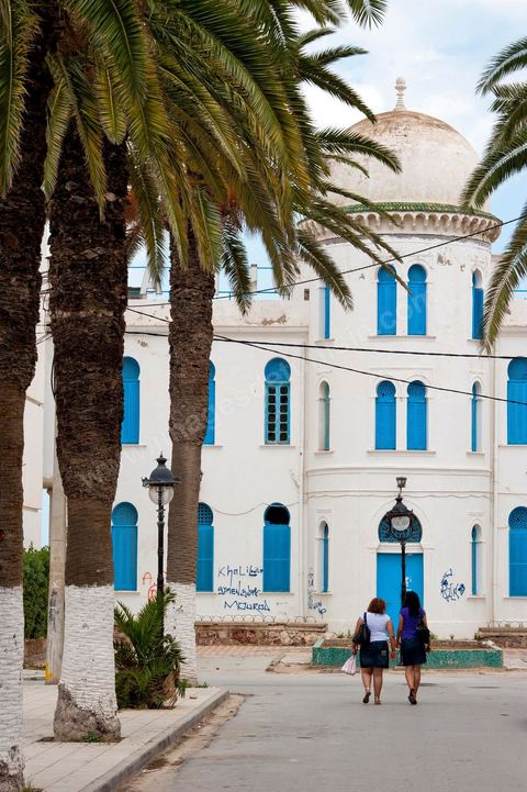Rue principale et ancien casino de Hammam Lif