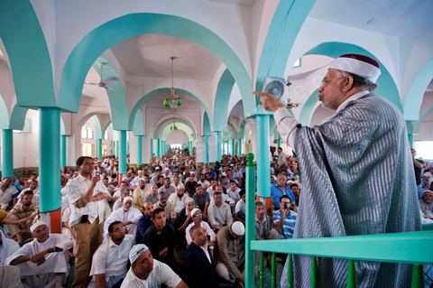 Prêche du Cheikh Mourou le vendredi 10 juin à la Grande Mosquée de Métlaoui après les affrontements du 3 au 5 juin 2011 dans la ville de Metlaoui