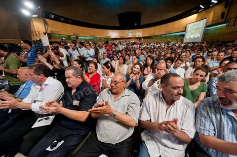 18 juin 2011 : Le Pôle Démocratique Moderniste organise sa première manifestation au Palais des Congrès à  Tunis. Cette manifestation vise d’une part à faire connaitre les principes et les objectifs du pôle et d’autre part donnera l’occasion aux partis et initiatives, membres du pôle, d’intervenir au cours de ce meeting.Cette manifestation s’inscrit dans le cadre de la participation du Pôle Démocratique Moderniste aux élections de l’Assemblée Constituante pour laquelle le pôle présentera des listes communes ayant pour objectif d’élaborer une constitution démocratique moderniste.Mouvement Ettajdid, Le Parti Socialiste de Gauche, Le Parti du Travail Patriotique et Démocratique, Le Mouvement des Patriotes Démocrates, L’Alliance Républicaine, Le Parti Avant-Garde Arabe Démocratique, Le Mouvement de la Citoyenneté et de la Justice, La Voix du Centre.