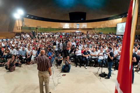 18 juin 2011 : Le Pôle Démocratique Moderniste organise sa première manifestation au Palais des Congrès à  Tunis. Cette manifestation vise d’une part à faire connaitre les principes et les objectifs du pôle et d’autre part donnera l’occasion aux partis et initiatives, membres du pôle, d’intervenir au cours de ce meeting.Cette manifestation s’inscrit dans le cadre de la participation du Pôle Démocratique Moderniste aux élections de l’Assemblée Constituante pour laquelle le pôle présentera des listes communes ayant pour objectif d’élaborer une constitution démocratique moderniste.Mouvement Ettajdid, Le Parti Socialiste de Gauche, Le Parti du Travail Patriotique et Démocratique, Le Mouvement des Patriotes Démocrates, L’Alliance Républicaine, Le Parti Avant-Garde Arabe Démocratique, Le Mouvement de la Citoyenneté et de la Justice, La Voix du Centre.