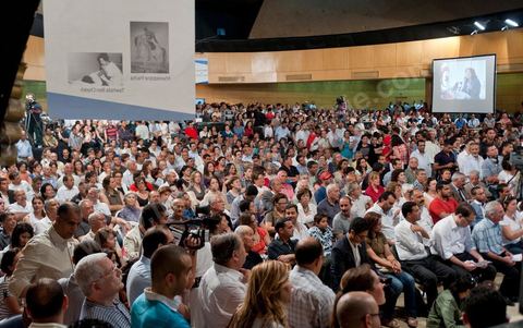 18 juin 2011 : Le Pôle Démocratique Moderniste organise sa première manifestation au Palais des Congrès à  Tunis. Cette manifestation vise d’une part à faire connaitre les principes et les objectifs du pôle et d’autre part donnera l’occasion aux partis et initiatives, membres du pôle, d’intervenir au cours de ce meeting.Cette manifestation s’inscrit dans le cadre de la participation du Pôle Démocratique Moderniste aux élections de l’Assemblée Constituante pour laquelle le pôle présentera des listes communes ayant pour objectif d’élaborer une constitution démocratique moderniste.Mouvement Ettajdid, Le Parti Socialiste de Gauche, Le Parti du Travail Patriotique et Démocratique, Le Mouvement des Patriotes Démocrates, L’Alliance Républicaine, Le Parti Avant-Garde Arabe Démocratique, Le Mouvement de la Citoyenneté et de la Justice, La Voix du Centre.