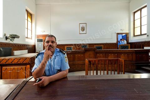 20 juin 2011 : Tribunal de première Instance de Tunis, Chambre Criminelle, la justice tunisienne a entamé aujourd’hui le procès de Benali et de sa femme en son absence, cette audience est la première parmi les 93 procédures engagées contre le président déchu, dont 35 relèvent de la justice militaire.Le procès d’aujourd’hui concerne l'affaire du palais de Sidi Dherif où une importante quantité de devises et des bijoux de valeur ont été saisis. Ben Ali est également accusé de  détention d'armes et de possession de stupéfiants, saisis au palais de Carthage.  Il est passible de peines allant de 5 à 20 ans de prison. 