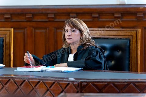 20 juin 2011 : Tribunal de première Instance de Tunis, Chambre criminelle, la justice tunisienne a entamé aujourd’hui le procès de Benali et de sa femme en son absence, cette audience est la première parmi les 93 procédures engagées contre le président déchu, dont 35 relèvent de la justice militaire.Le procès d’aujourd’hui concerne l'affaire du palais de Sidi Dherif où une importante quantité de devises et des bijoux de valeur ont été saisis. Ben Ali est également accusé de  détention d'armes et de possession de stupéfiants, saisis au palais de Carthage.  Il est passible de peines allant de 5 à 20 ans de prison. 