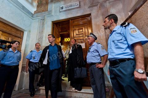 20 juin 2011 : Tribunal de première Instance de Tunis, Chambre criminelle, la justice tunisienne a entamé aujourd’hui le procès de Benali et de sa femme en son absence, cette audience est la première parmi les 93 procédures engagées contre le président déchu, dont 35 relèvent de la justice militaire.Le procès d’aujourd’hui concerne l'affaire du palais de Sidi Dherif où une importante quantité de devises et des bijoux de valeur ont été saisis. Ben Ali est également accusé de  détention d'armes et de possession de stupéfiants, saisis au palais de Carthage.  Il est passible de peines allant de 5 à 20 ans de prison. 