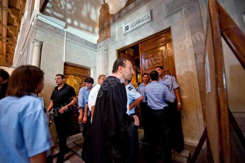 20 juin 2011 : Tribunal de première Instance de Tunis, Chambre criminelle, la justice tunisienne a entamé aujourd’hui le procès de Benali et de sa femme en son absence, cette audience est la première parmi les 93 procédures engagées contre le président déchu, dont 35 relèvent de la justice militaire.Le procès d’aujourd’hui concerne l'affaire du palais de Sidi Dherif où une importante quantité de devises et des bijoux de valeur ont été saisis. Ben Ali est également accusé de  détention d'armes et de possession de stupéfiants, saisis au palais de Carthage.  Il est passible de peines allant de 5 à 20 ans de prison. 