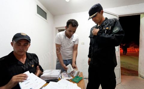 Saisie de documents de propagande de la rébellion libyenne et d'argent tunisien à l'entrée de l'île de Djerba