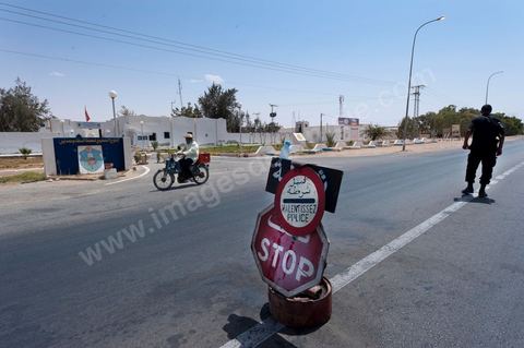 Checkpoint on the road from Medenine toward Djerba and the Libyan border 