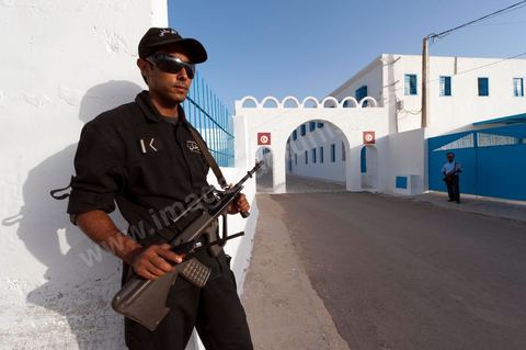 Patrouille de protection de la synagogue de la Ghriba à Djerba