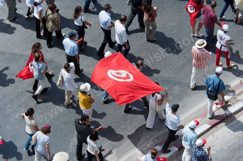 21 juillet 2011 : marche citoyenne organisée par les partis démocrates tunisiens à Tunis. face aux tentatives de semer le chaos dans le pays et de renverser les institutions nées d'un consensus national, les partis signataires ont appelés les citoyens à une marche nationale ce jeudi. Cette marche est organisée par les partis libéraux suivants : PDP, Ettajdid, Afek Tounes, Al Wifek Jomhouri, PSG, la Voie du Centre, Mouvement de la citoyenneté et de la justice. la manif se déroule avec en tête les principaux leaders des partis politiques pour la première fois en semble dans une manifestation.