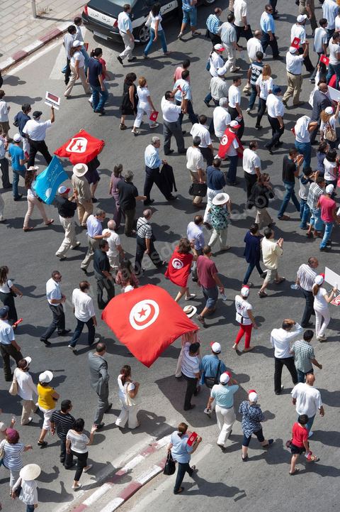 21 juillet 2011 : marche citoyenne organisée par les partis démocrates tunisiens à Tunis. face aux tentatives de semer le chaos dans le pays et de renverser les institutions nées d'un consensus national, les partis signataires ont appelés les citoyens à une marche nationale ce jeudi. Cette marche est organisée par les partis libéraux suivants : PDP, Ettajdid, Afek Tounes, Al Wifek Jomhouri, PSG, la Voie du Centre, Mouvement de la citoyenneté et de la justice. la manif se déroule avec en tête les principaux leaders des partis politiques pour la première fois en semble dans une manifestation.
