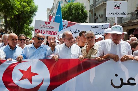 21 juillet 2011 : Chebbi, Boujjafar et Brahim en tête de la marche citoyenne organisée par les partis démocrates tunisiens à Tunis. face aux tentatives de semer le chaos dans le pays et de renverser les institutions nées d'un consensus national, les partis signataires ont appelés les citoyens à une marche nationale ce jeudi. Cette marche est organisée par les partis libéraux suivants : PDP, Ettajdid, Afek Tounes, Al Wifek Jomhouri, PSG, la Voie du Centre, Mouvement de la citoyenneté et de la justice. la manif se déroule avec en tête les principaux leaders des partis politiques pour la première fois en semble dans une manifestation.