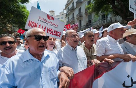 21 juillet 2011 : Chebbi, Boujjafar et Brahim en tête de la marche citoyenne organisée par les partis démocrates tunisiens à Tunis. face aux tentatives de semer le chaos dans le pays et de renverser les institutions nées d'un consensus national, les partis signataires ont appelés les citoyens à une marche nationale ce jeudi. Cette marche est organisée par les partis libéraux suivants : PDP, Ettajdid, Afek Tounes, Al Wifek Jomhouri, PSG, la Voie du Centre, Mouvement de la citoyenneté et de la justice. la manif se déroule avec en tête les principaux leaders des partis politiques pour la première fois en semble dans une manifestation.