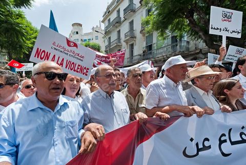 21 juillet 2011 : Chebbi, Boujjafar et Brahim en tête de la marche citoyenne organisée par les partis démocrates tunisiens à Tunis. face aux tentatives de semer le chaos dans le pays et de renverser les institutions nées d'un consensus national, les partis signataires ont appelés les citoyens à une marche nationale ce jeudi. Cette marche est organisée par les partis libéraux suivants : PDP, Ettajdid, Afek Tounes, Al Wifek Jomhouri, PSG, la Voie du Centre, Mouvement de la citoyenneté et de la justice. la manif se déroule avec en tête les principaux leaders des partis politiques pour la première fois en semble dans une manifestation.
