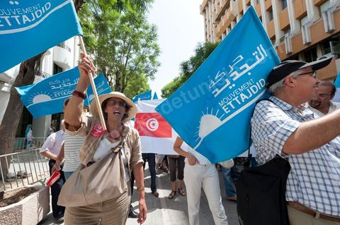 21 juillet 2011 : marche citoyenne organisée par les partis démocrates tunisiens à Tunis. face aux tentatives de semer le chaos dans le pays et de renverser les institutions nées d'un consensus national, les partis signataires ont appelés les citoyens à une marche nationale ce jeudi. Cette marche est organisée par les partis libéraux suivants : PDP, Ettajdid, Afek Tounes, Al Wifek Jomhouri, PSG, la Voie du Centre, Mouvement de la citoyenneté et de la justice. la manif se déroule avec en tête les principaux leaders des partis politiques pour la première fois en semble dans une manifestation.